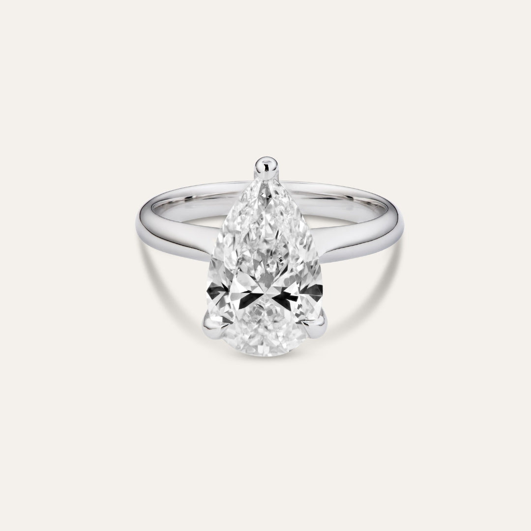 Classic pear-shaped engagement ring (4.03 ct)