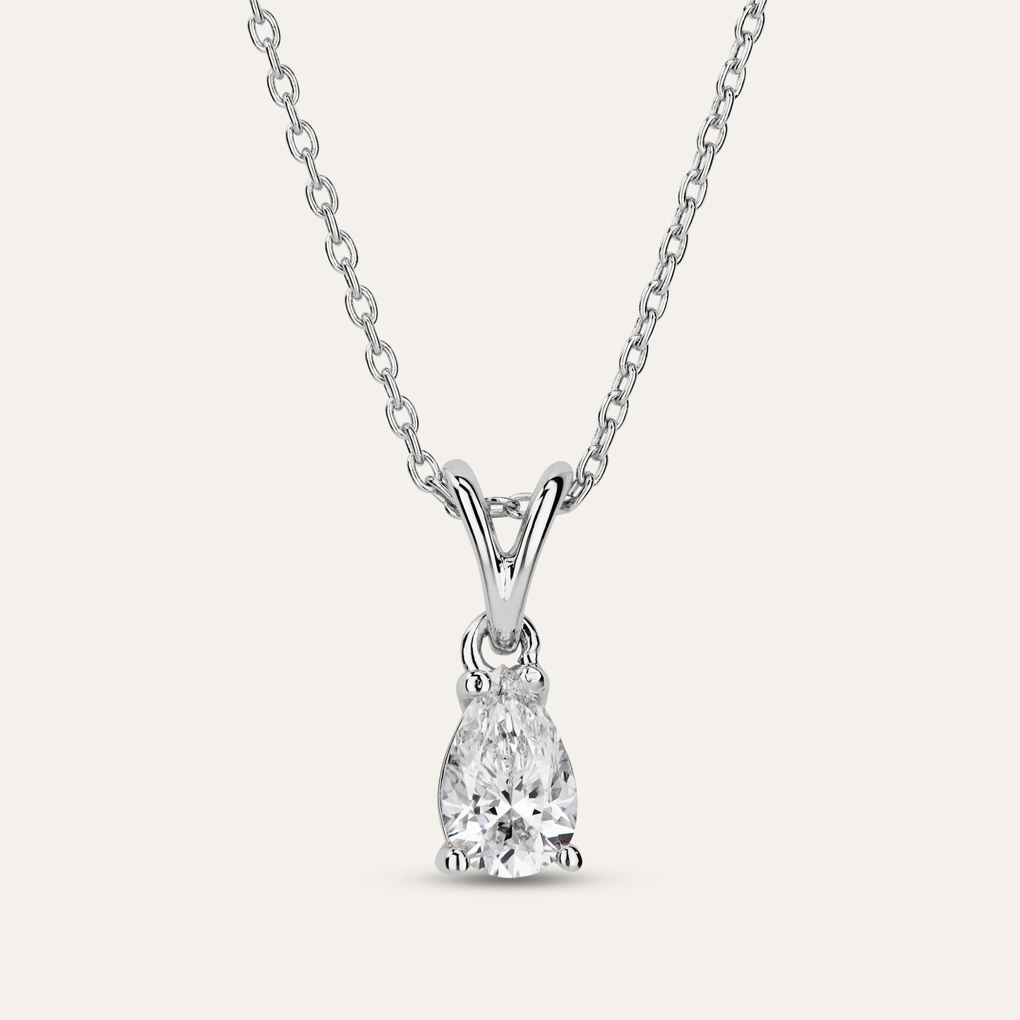 Pear-shaped diamond necklace (0.7 ct)