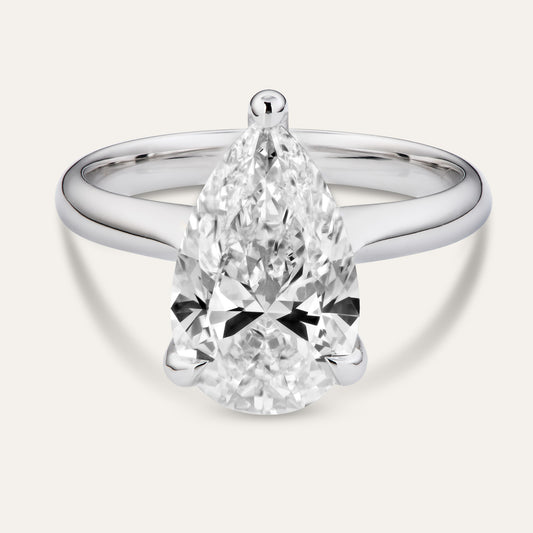 Classic pear-shaped engagement ring (4.03 ct)