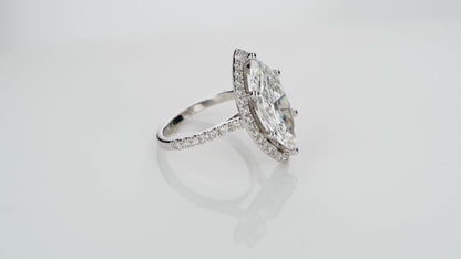 Bague marquise avec halo (5,02 ct)
