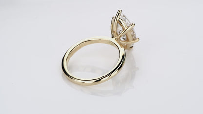 Solitaire marquise ring  (4.04ct)